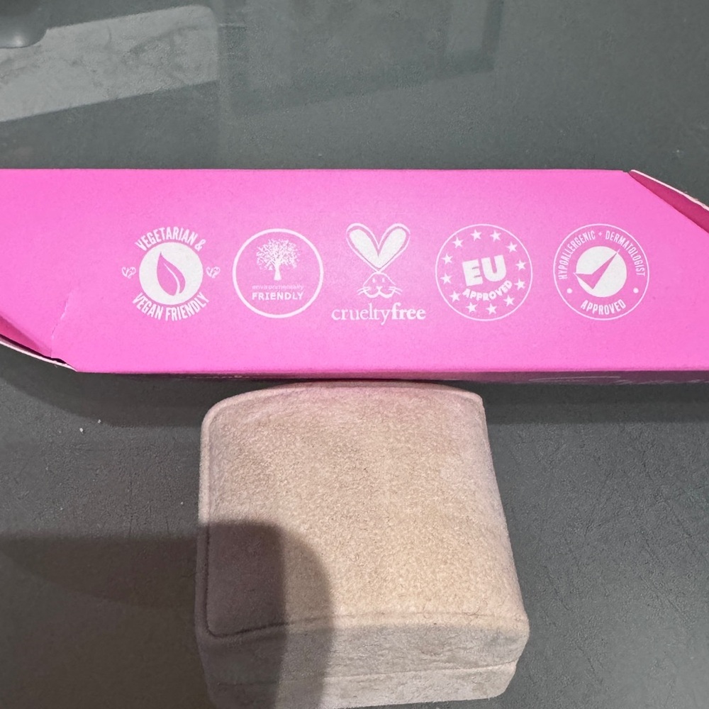 💖✨ The Original Makeup Eraser – Pink Edition | Eco-Chic Skincare Essential ✨💖 - Picture 11 of 16